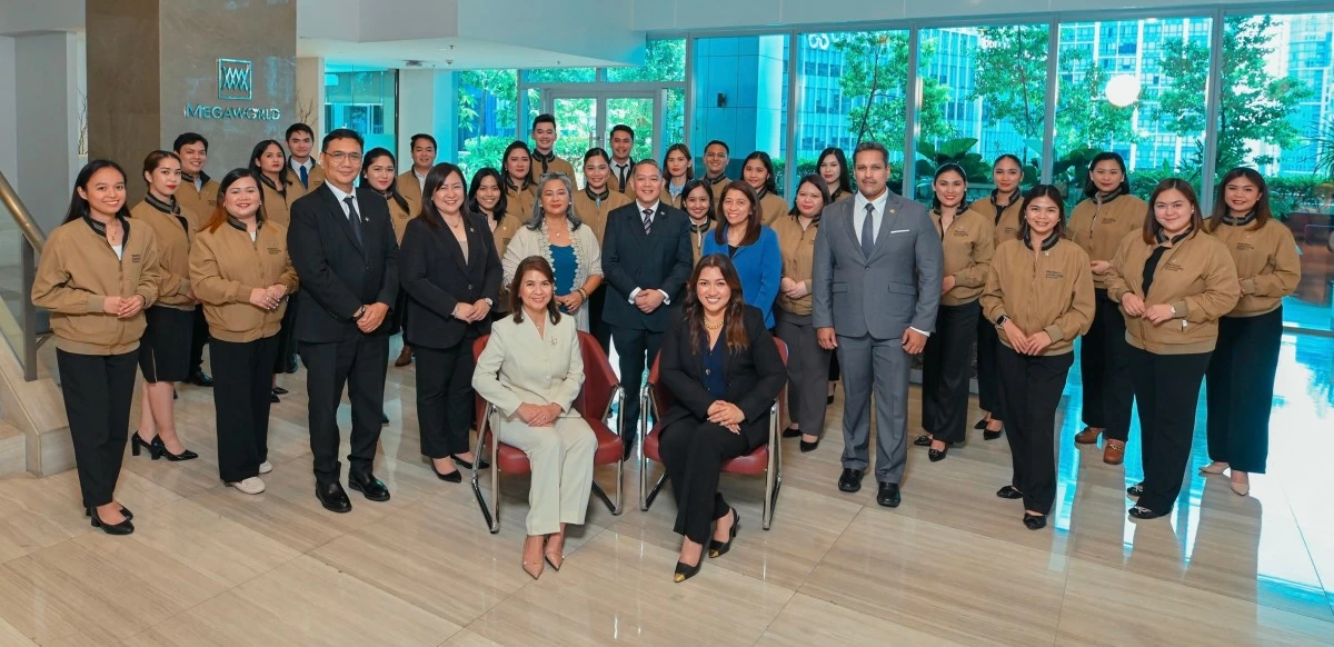 Next Gen Leaders alongside Lourdes Gutierrez-Alfonso, President of Megaworld Corporation, and Cleofe Albiso, Managing Director of Megaworld Hotels & Resorts.