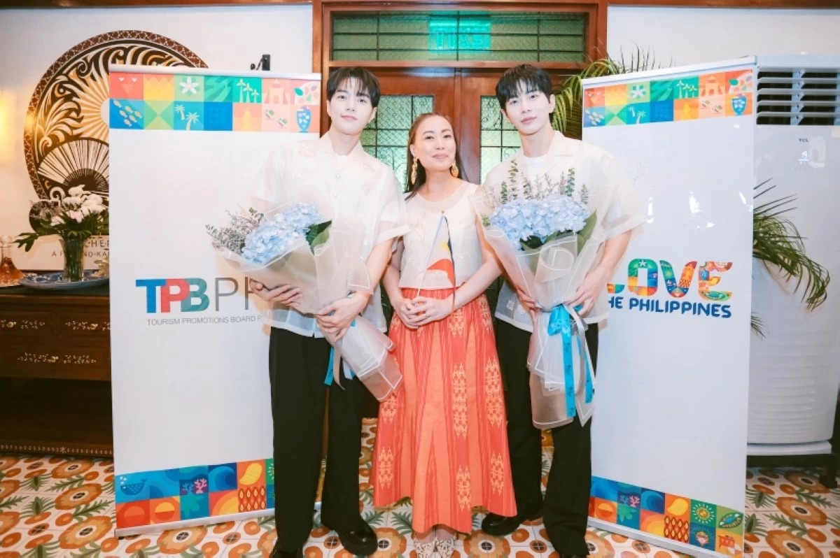 Tourism Promotions Board (TPB) Philippines Chief Operating Officer Maria Margarita Nograles (center) wiith Korean stars and new tourism ambassadors Kim Myung-soo (left) and Choi Bo-min (Photo courtesy of TPB)
