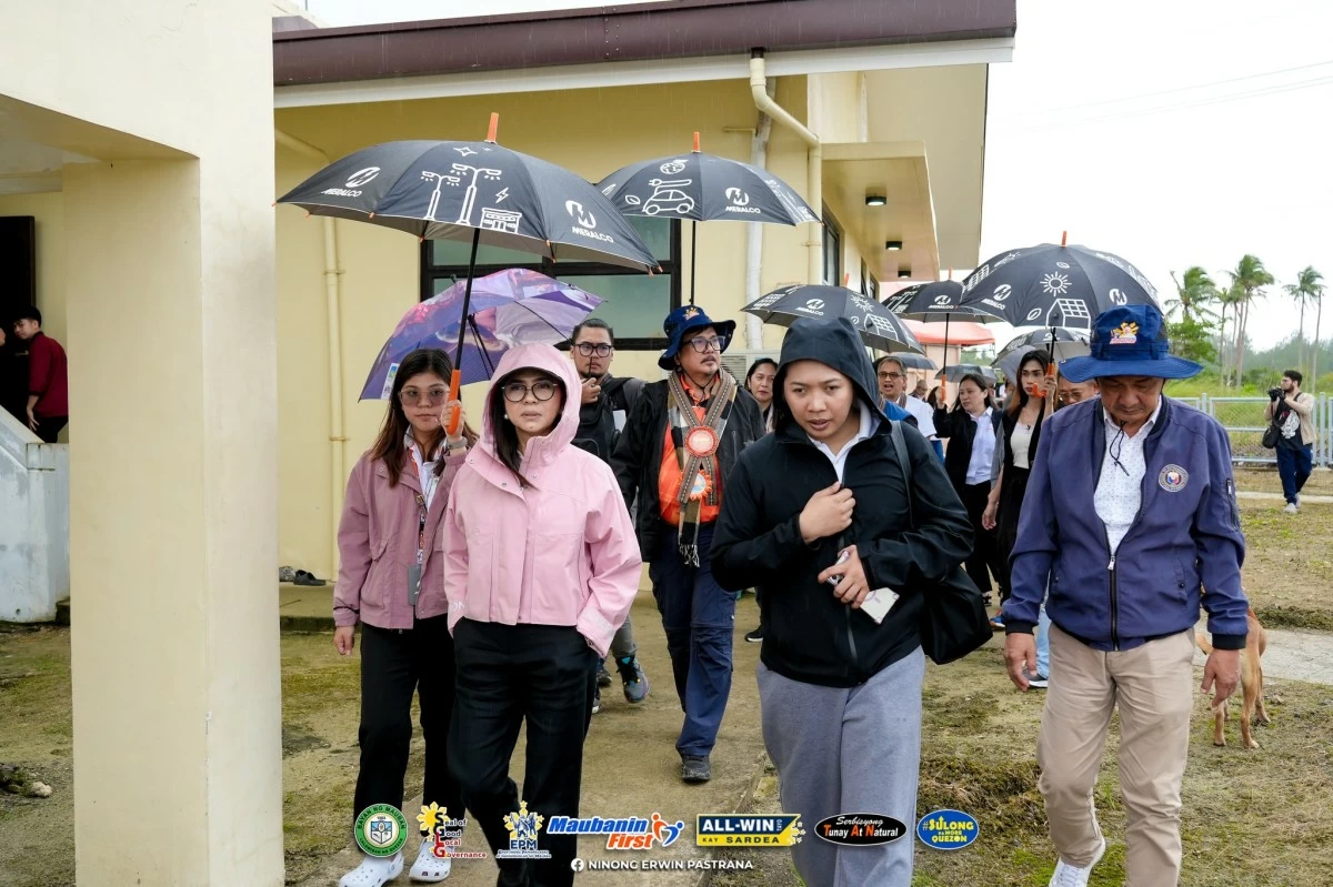 GOV. Helen Tan and Mayor Ninong Erwin Pastrana inspect the ceremonial lighting of the Cagbalete Island Microgrid Project, marking the start of 24/7 electricity service on the island. (Mauban LGU)