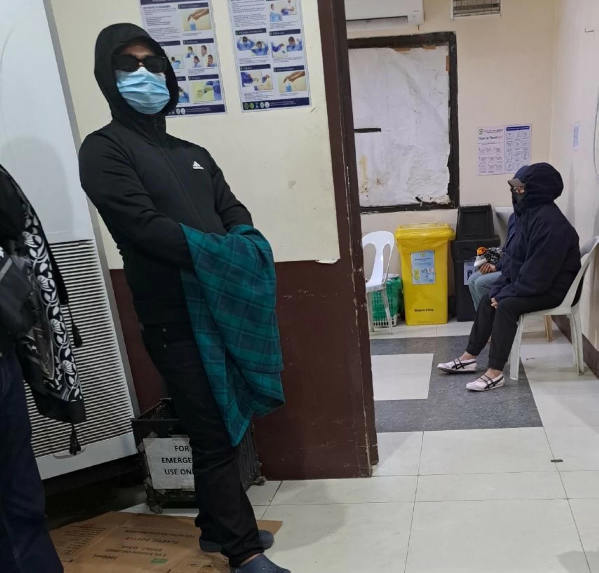 
A HEAVILY covered Sarah Discaya (right) arrives at the Lapu-Lapu City Hospital for medical examination before her commitment to the Lapu-Lapu City Jail past midnight Saturday, Dec. 20. (NBI-7)
