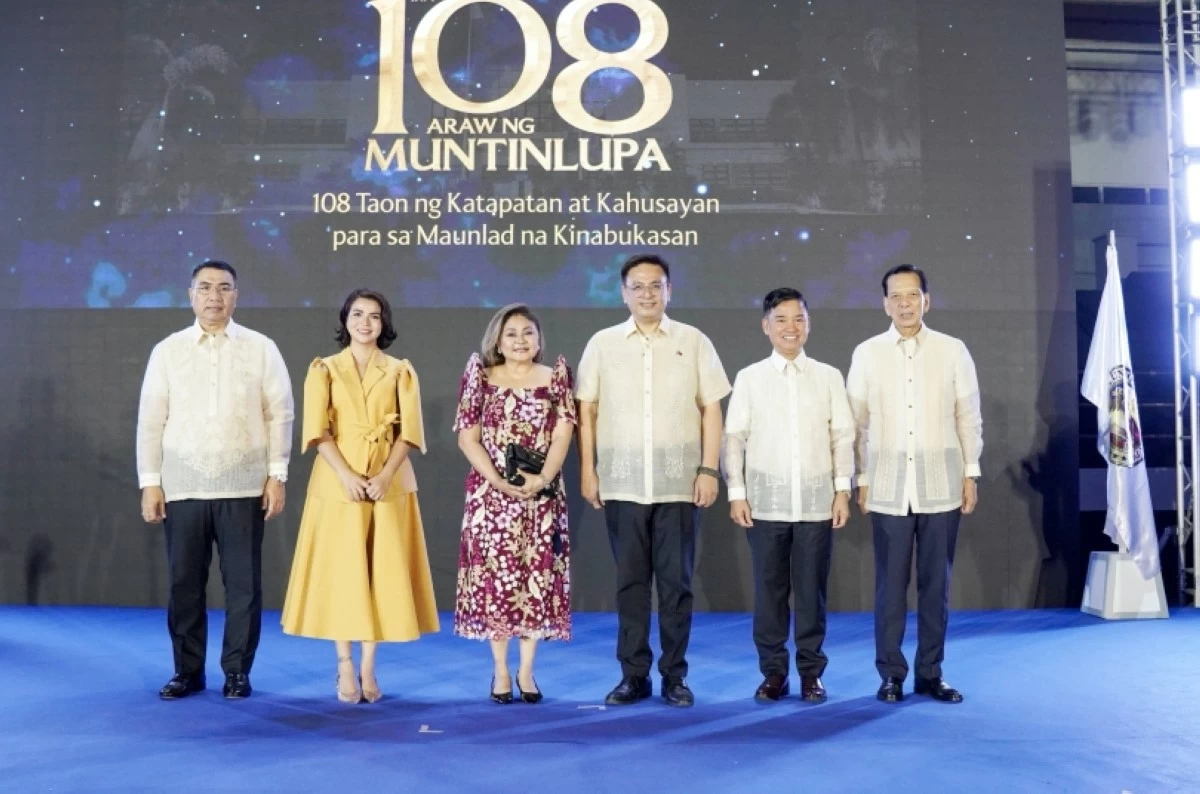 (From left) City Administrator Allan Cachuela, Vice Mayor Muntinlupa Stephanie Teves-Wong, Trina Biazon, Mayor Ruffy Biazon, Rep. Jaime Fresnedi and former mayor Ignacio Bunye (Photo from Muntinlupa PIO) 
