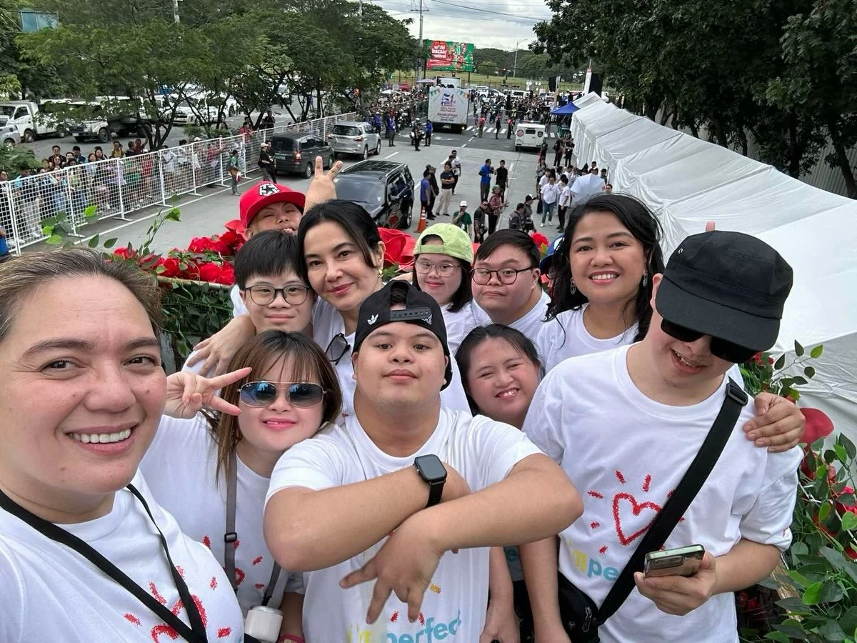 The cast of 'I'mPerfect' joins the 2025 Metro Manila Film Festival Parade of Stars