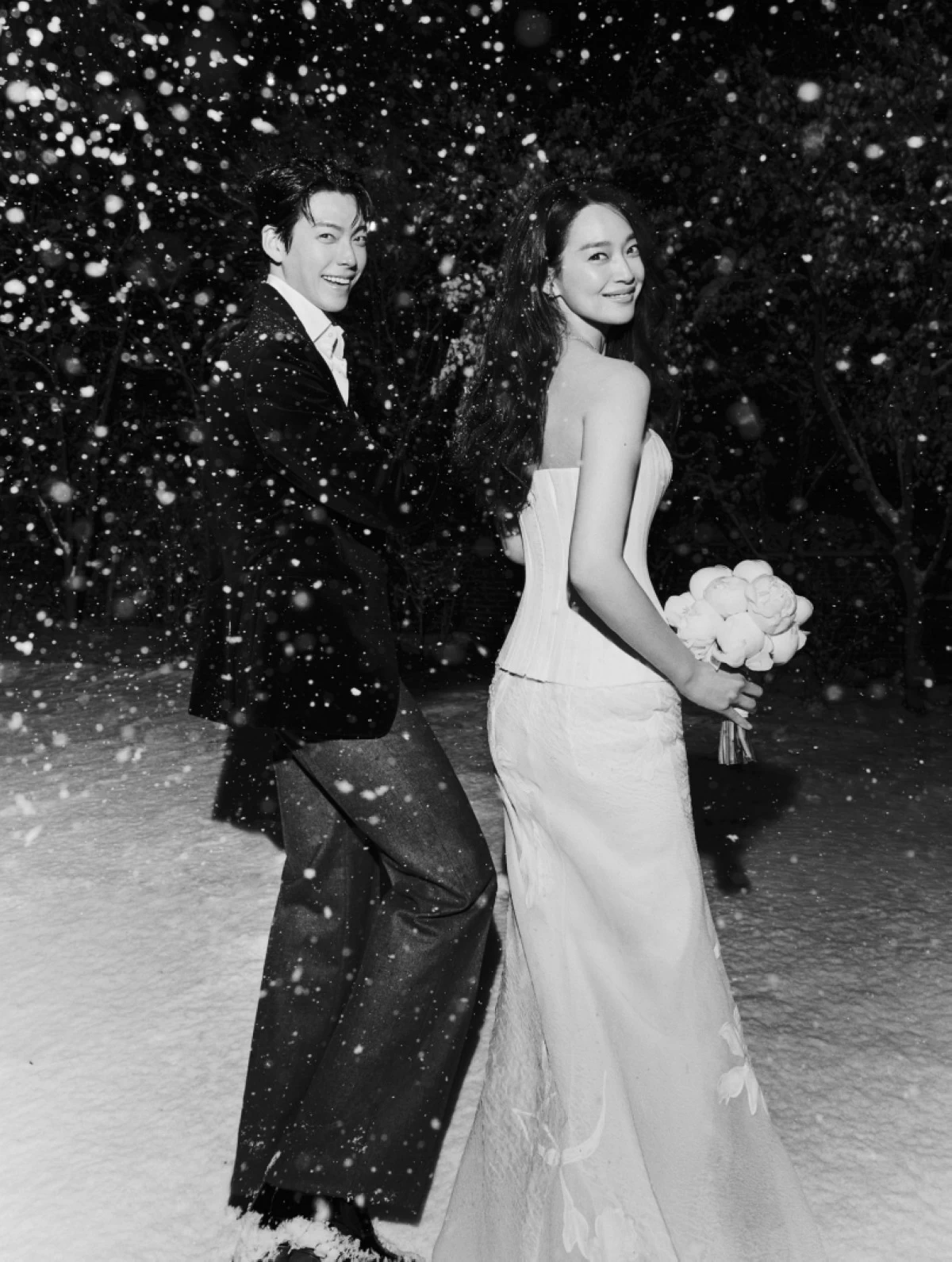 Kim Woo-bin and Shin Min-a in a pre-wedding photo (AM Entertainment / Instagram)  