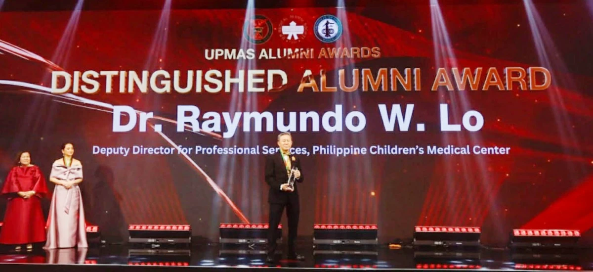 DR. RAYMUNDO LO receiving the prestigious Most Distinguished Alumnus Award from the University of the Philippines Medical Alumni Society (UPMAS) during the annual homecoming gala at Shangri-La The Fort.