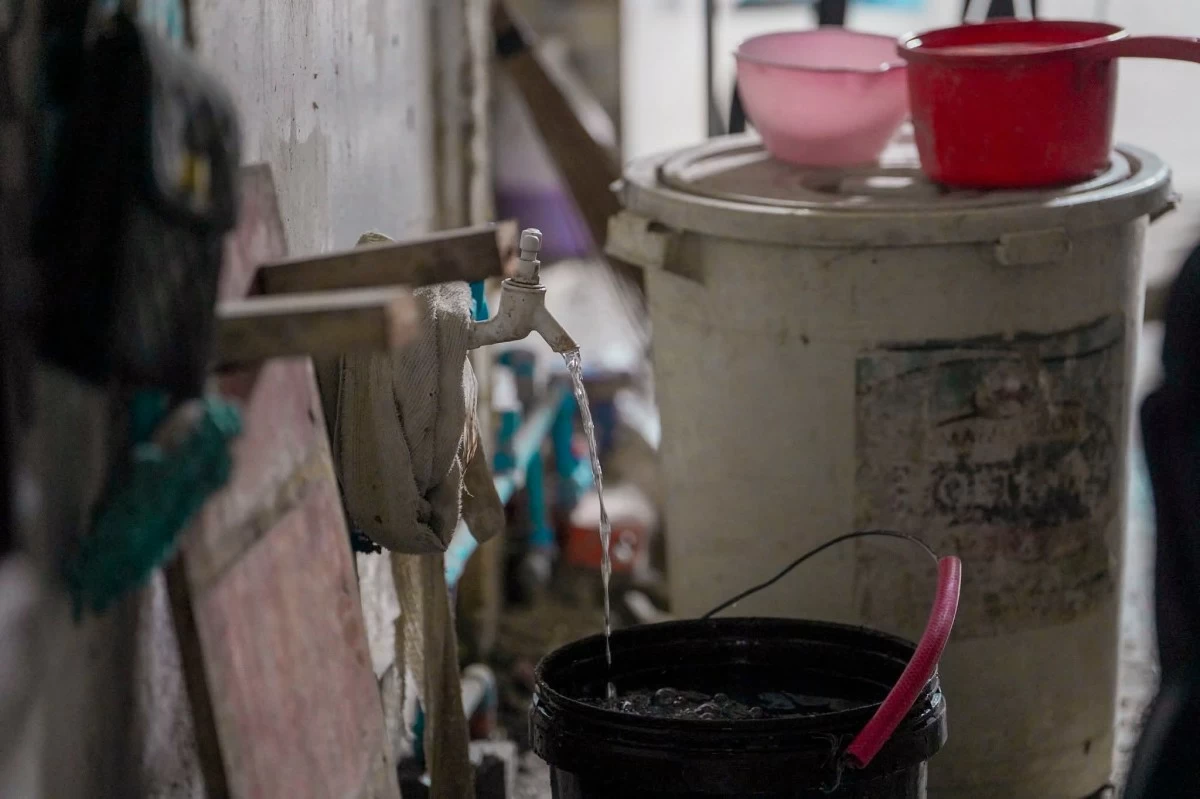Marikina Mayor Maan Teodoro and Rep. Marcy Teodoro visit parts of Barangay Tumana to ensure that water is flowing for residents after the local government paid a P15 million initial settlement on the barangay’s debt to Manila Water. (Photos from Marikina PIO)