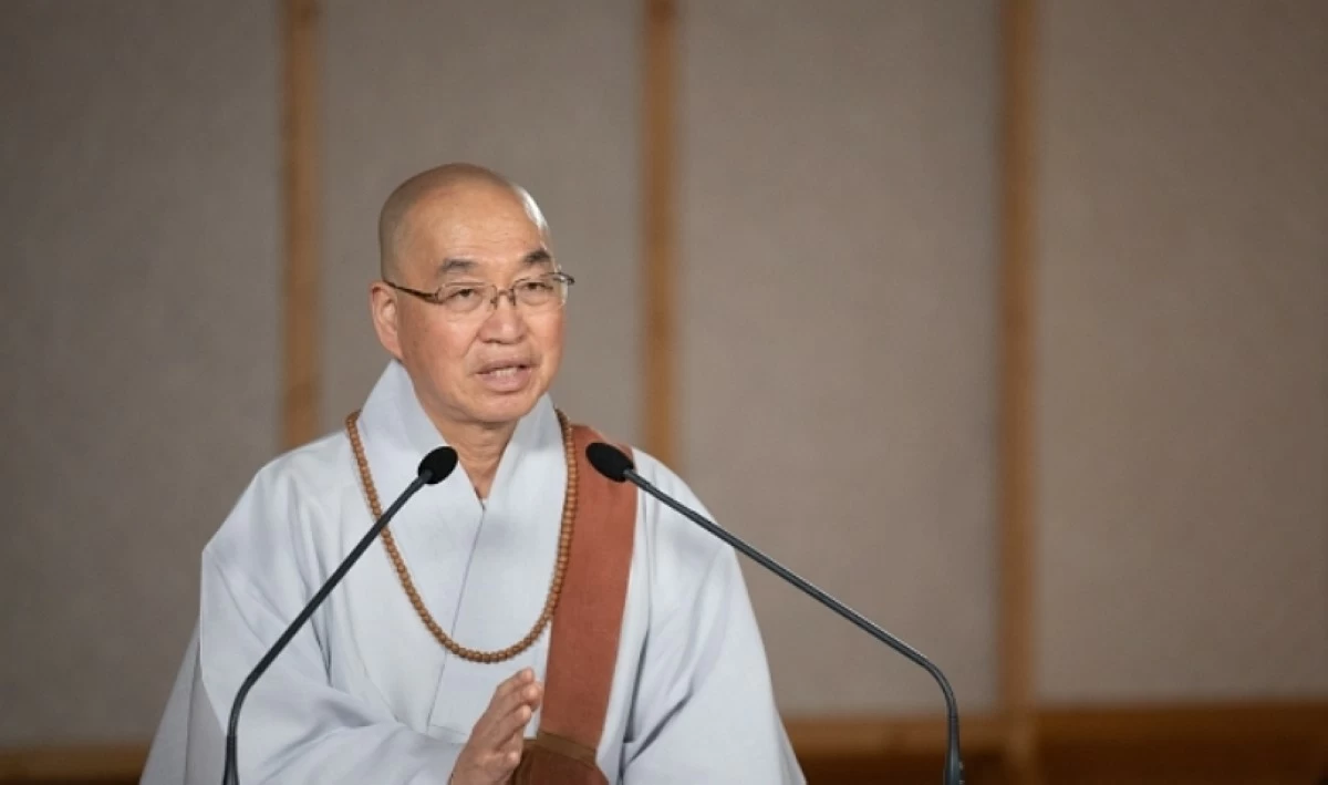 Venerable Pomnyun (Photo from Venerable Pomnyun's website) 