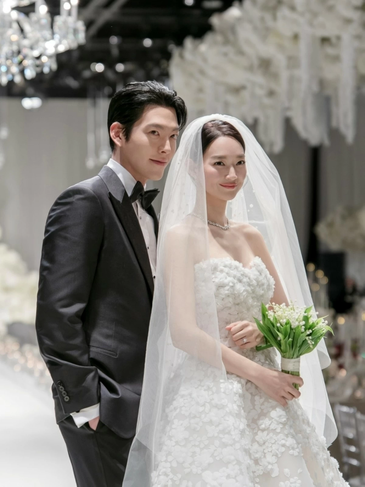 Korean stars Kim Woo-bin and Shin Min-a at their wedding on Dec. 20 at The Shilla Seoul hotel in Seoul (AM Entertainment) 
