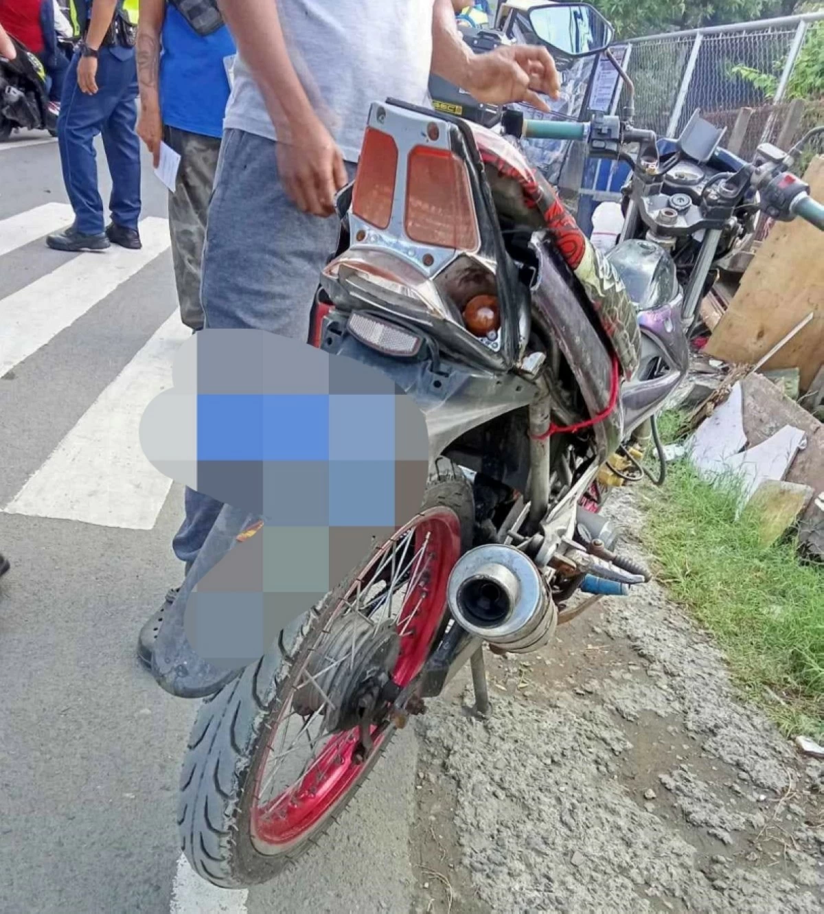 A motorcycle being inspected by Muntinlupa authorities in December 2024 (Photo from the Muntinlupa City government) 