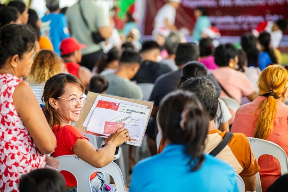 Through its Home Recovery Assistance Program, the Aboitiz Foundation supports Liloan families with cement, construction materials, and labor assistance to help rebuild safer homes after Typhoon Tino.
