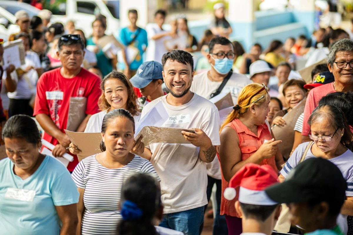 Aboitiz Foundation provides home recovery assistance to 285 families in Liloan, Cebu, whose homes were totally damaged by Typhoon Tino, helping them begin rebuilding this Christmas season.