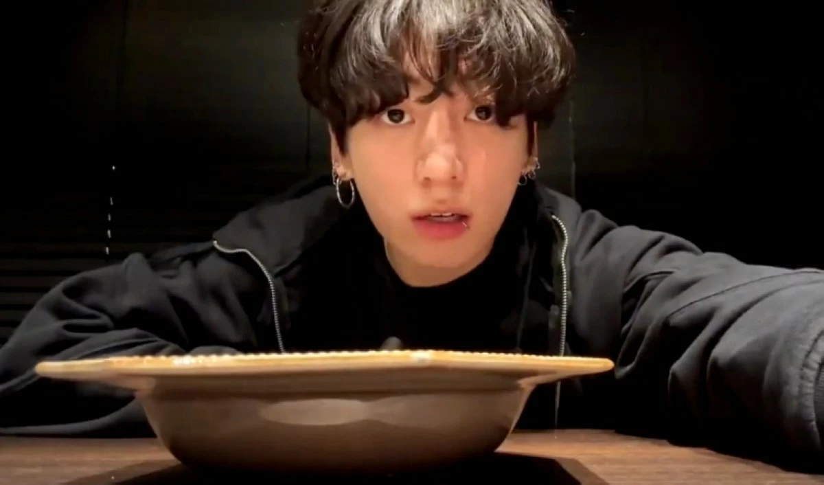 BTS' Jungkook during a live broadcast on Weverse (Screenshot from Weverse video)