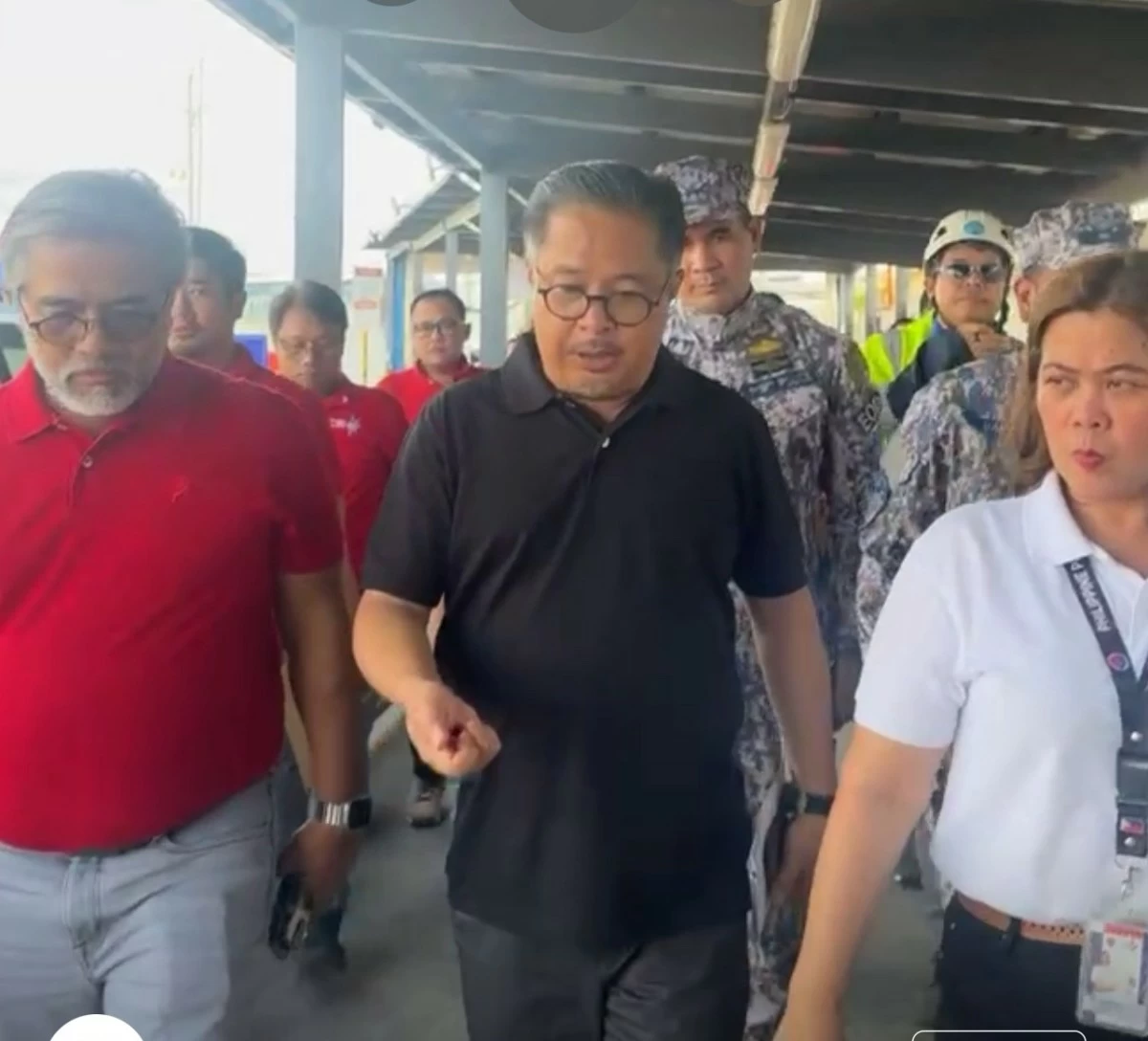PPA General Manager Jay Daniel Santiago gives instructions to Port Management Office-Batangas head Aurora Mendoza amid the long queues of passengers and vehicles at the Port of Batangas in Batangas City during his inspection on Monday, Dec 22, 2025. 