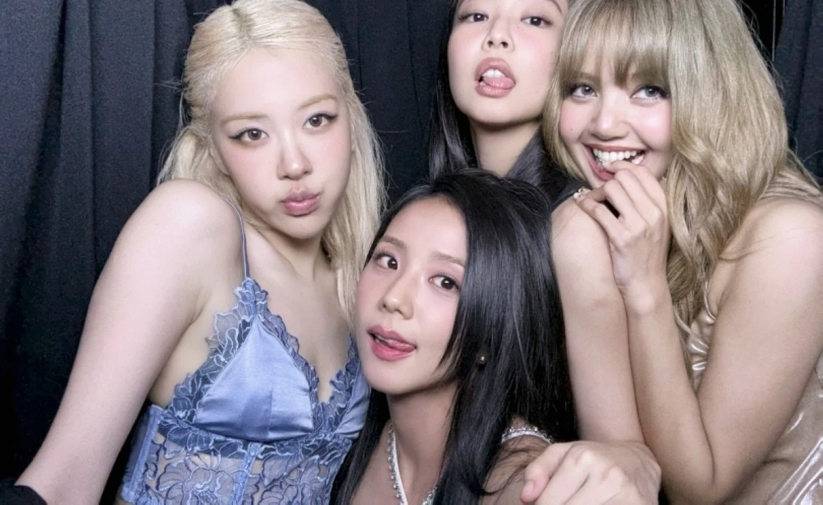 BLACKPINK (Instagram)