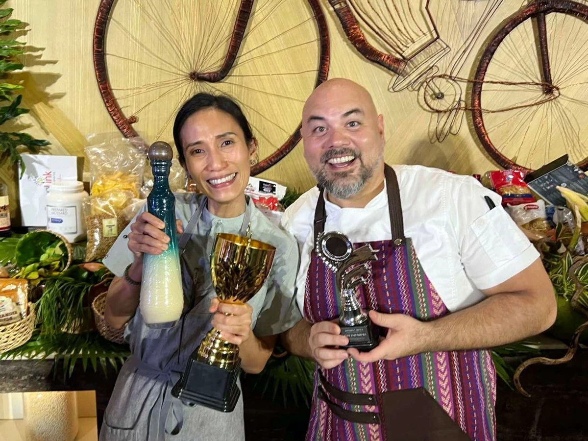 Kitchen Arena winner Chef Rhea Rizzo, and Chef Andrew Malarky bagging the Crowd Favorite Dish