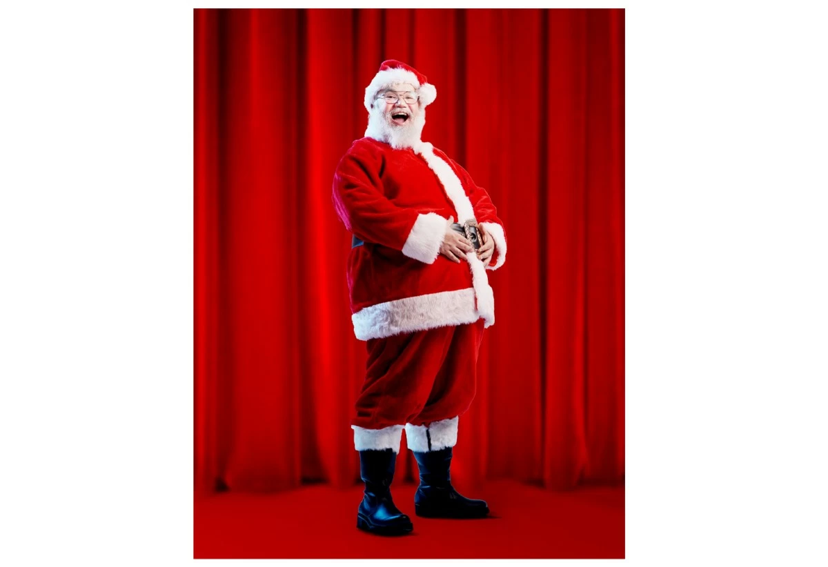 SANTA AT WORK — Louie Aguinaldo in full Santa Claus regalia. (Photo courtesy of Midnight Dream Studio)