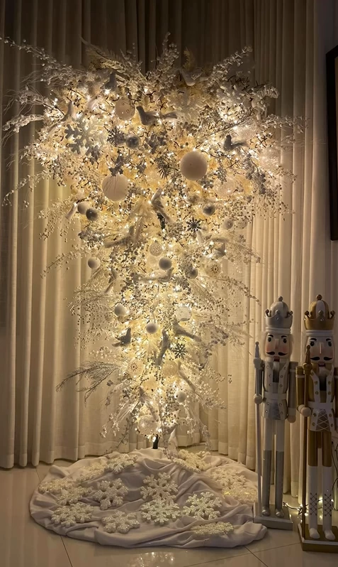 Kim Chiu's all-white Christmas tree