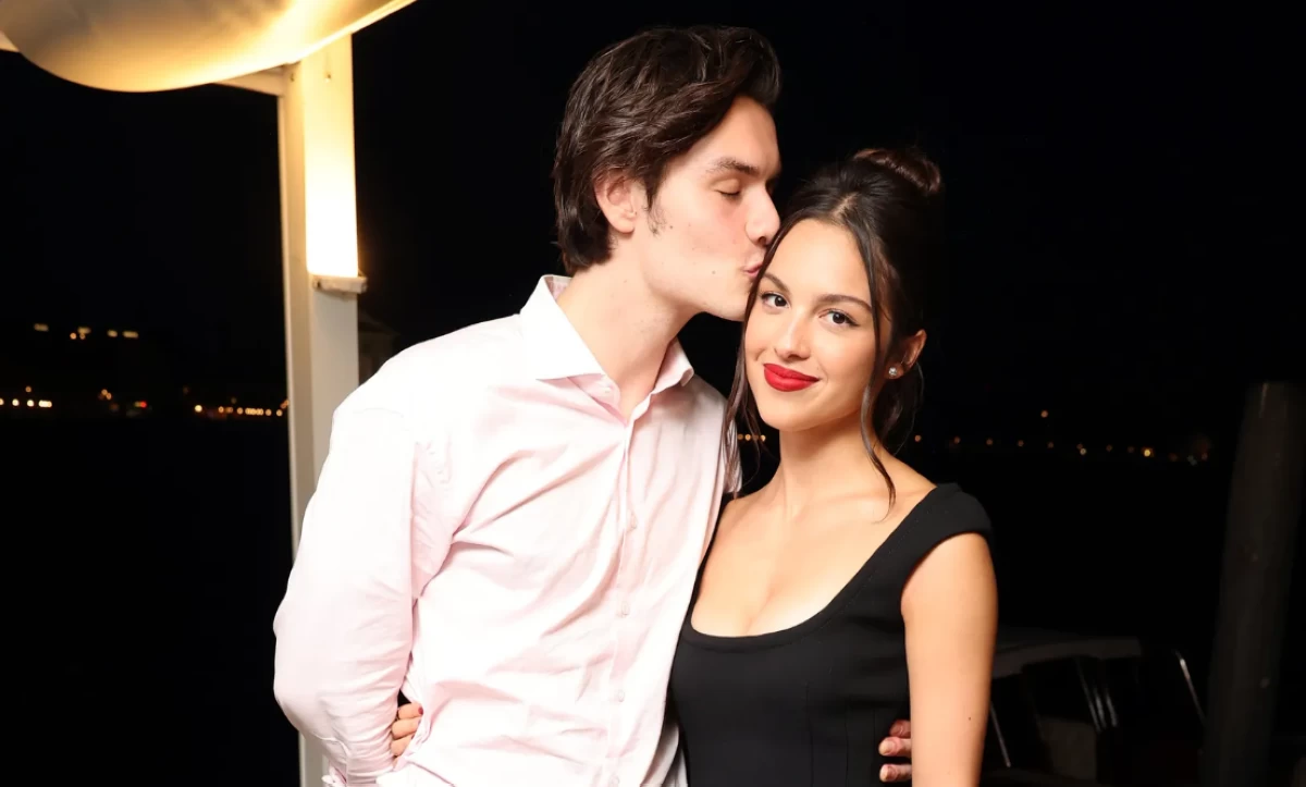 Louis Partridge and Olivia Rodrigo 