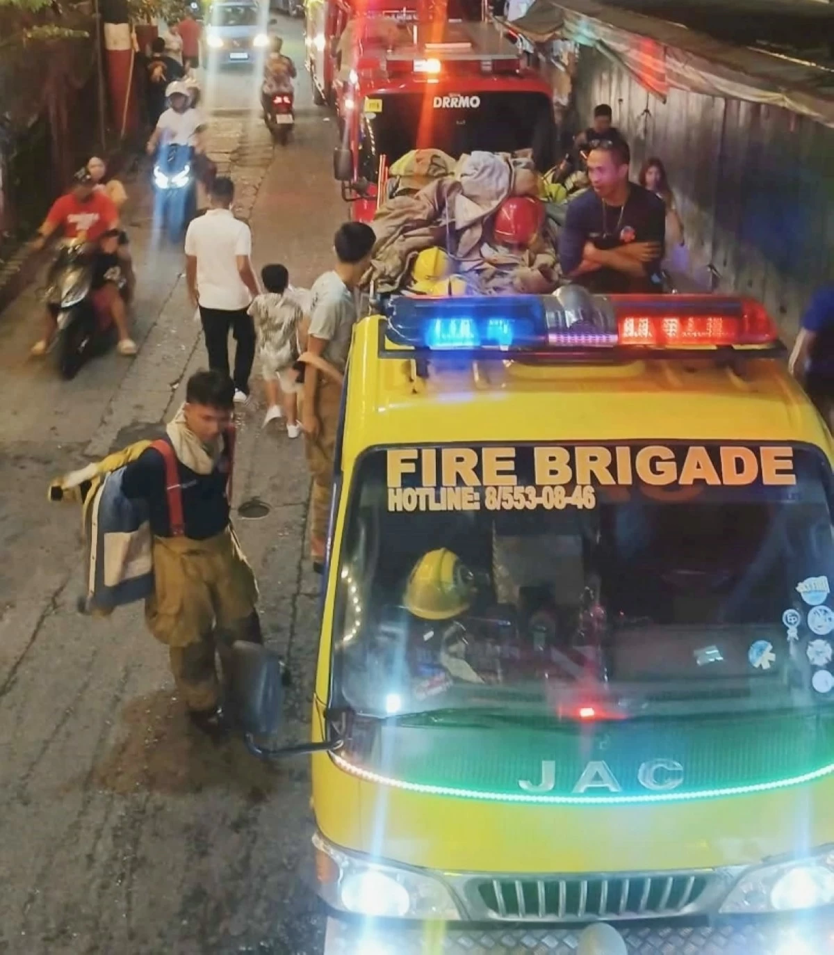 The fire in Barangay Sta. Ana in Taguig on Dec. 24 (Photo from Pembo Fire & Rescue Brigade on Facebook) 
