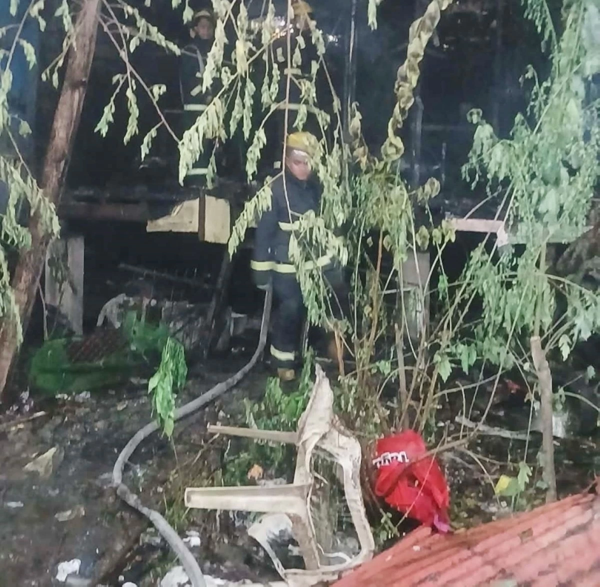 The fire in Barangay Sta. Ana in Taguig on Dec. 24 (Photo from Pembo Fire & Rescue Brigade on Facebook) 
