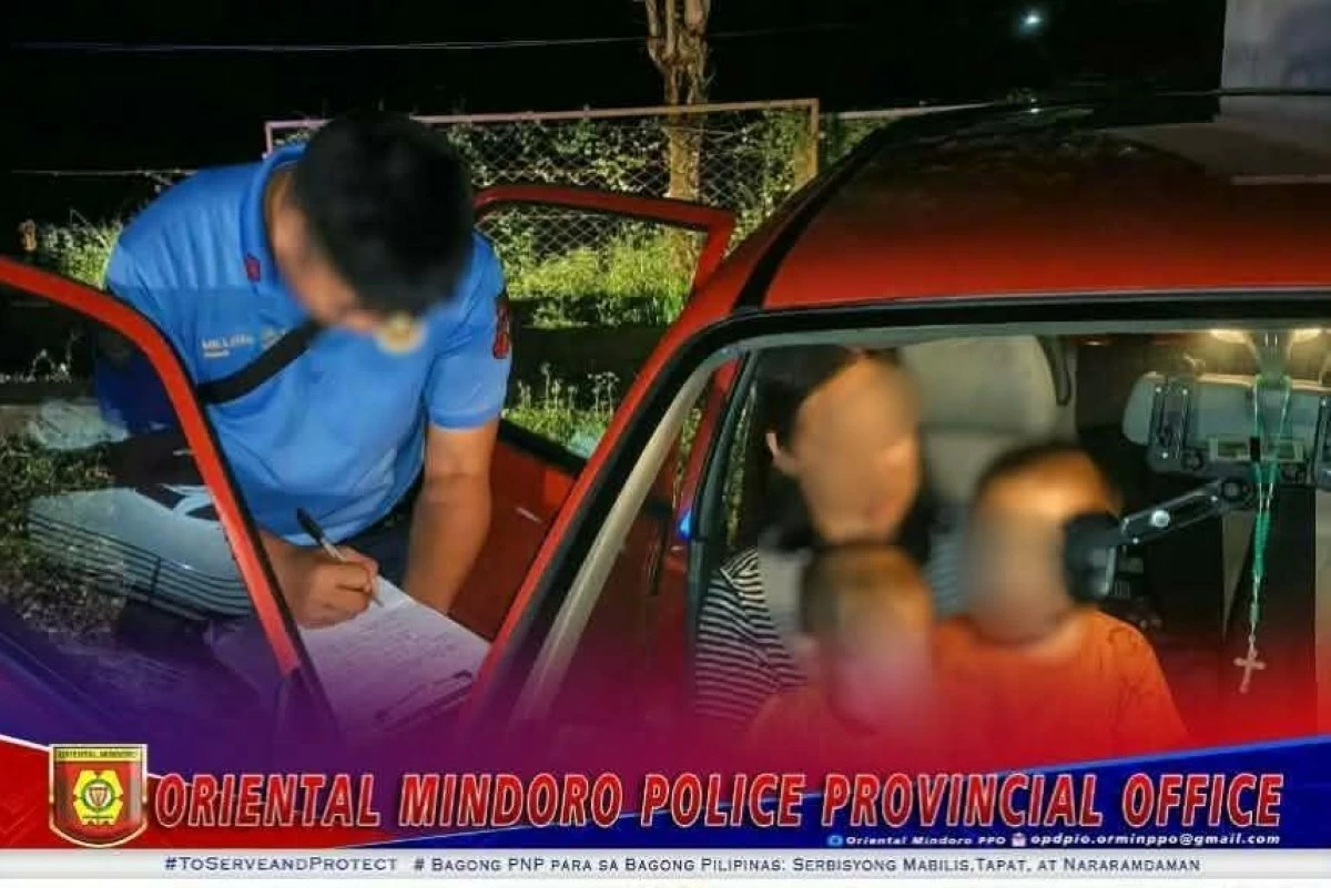 A POLICE officer from the Naujan, Oriental Mindoro Municipal Police Station probes a road rage incident on Tuesday, Dec. 23. (Oriental Mindoro PPO PIO)  

