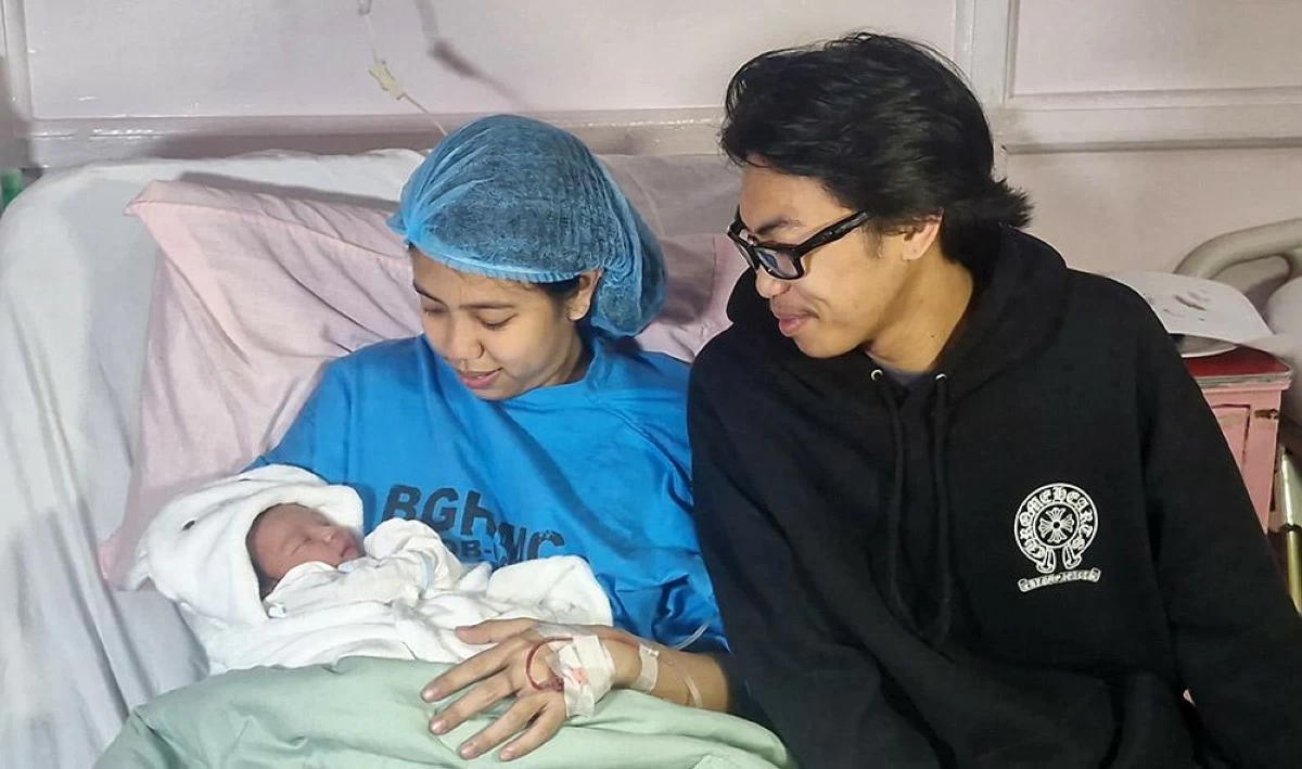 KYRO, the Lucky Christmas Baby 2025 in Baguio City, with his parents. (Zaldy Comanda)