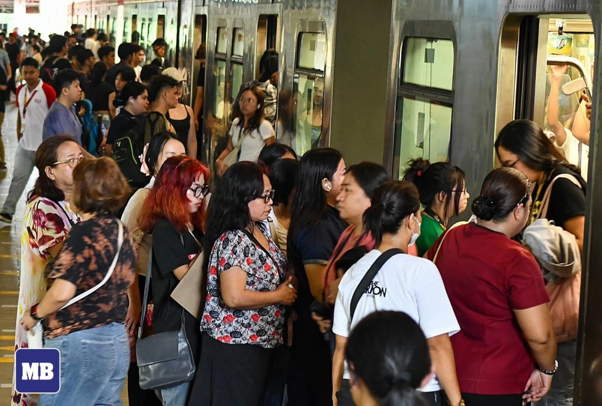 Scores of commuters take the LRT-1 going to their destinations. (Mark Balmores)