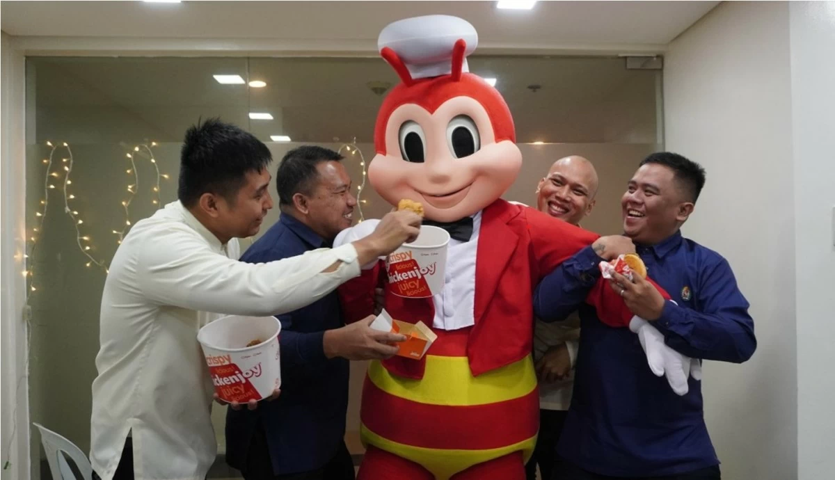 Jollibee delivers Christmas joy to Filipinos working through the holidays