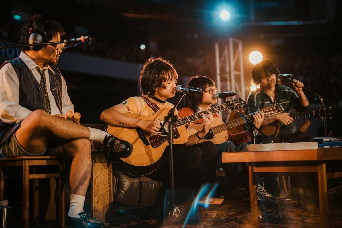 IV of Spades brings an intimate reunion after seven years to the SM Mall of Asia Arena. Photo source / IV of Spades on Facebook.