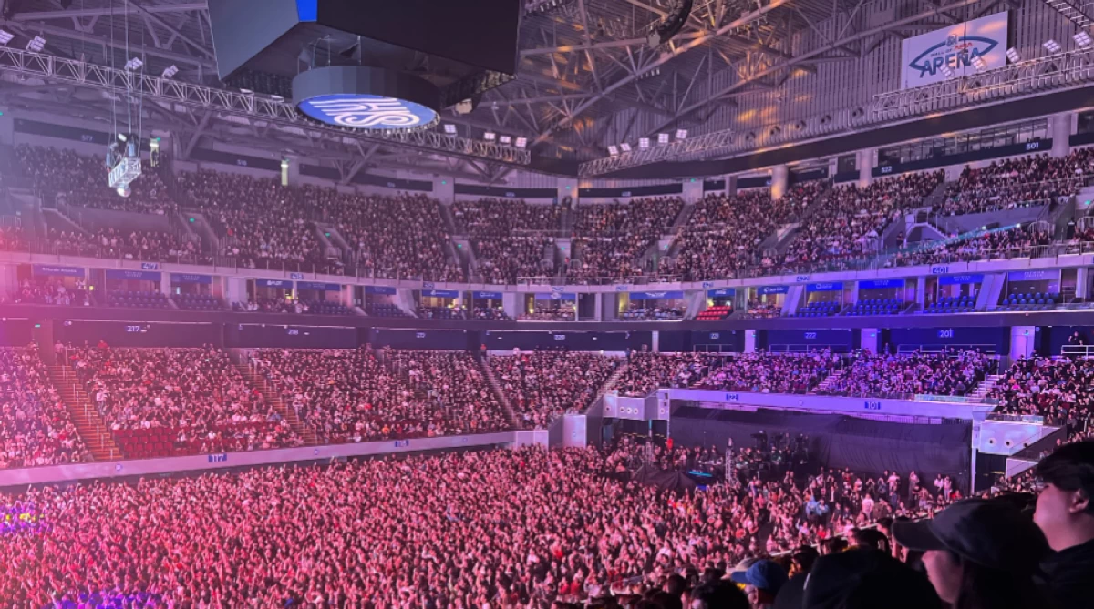 IV of Spades brings a sold-out concert to SM Mall of Asia Arena.