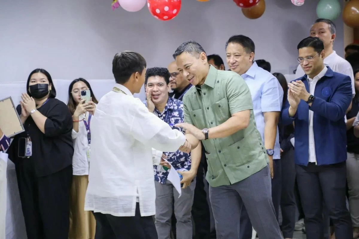 DepEd Secretary Sonny Angara recognizes teachers, learners, and private citizens whose quiet acts of heroism kept schools and communities thriving in 2025. (photo from DepEd)
