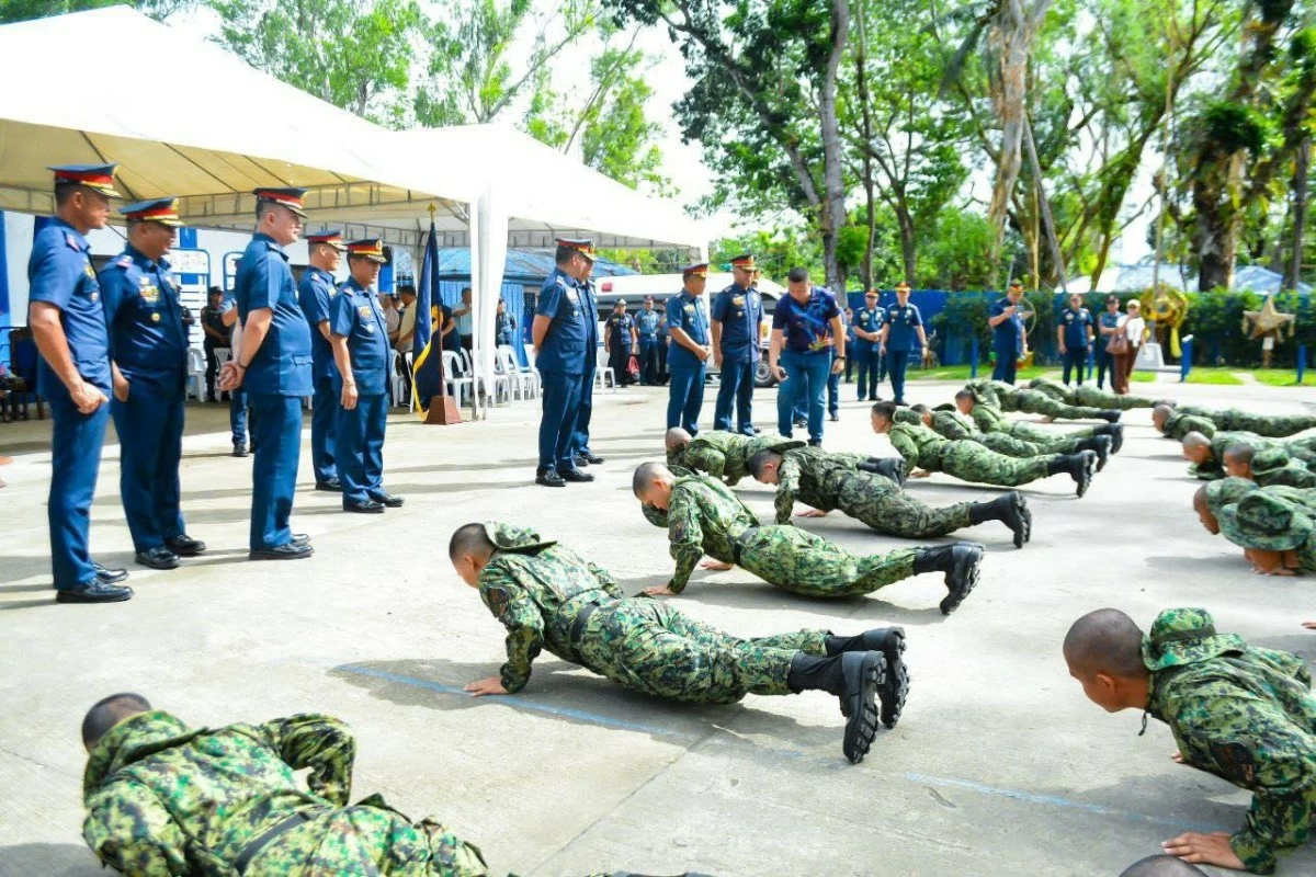 
TWENTY-EIGHT newly-appointed policemen from Region 9 or the Zamboanga Peninsula were deployed to the Negros Island Region on Friday, Dec. 26. (PRO-NIR)
