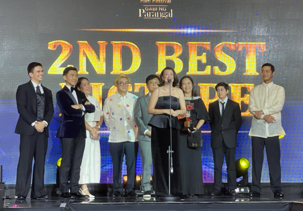 Actress Angelica Panganiban gives her acceptance speech after the movie 'UnMarry' was named 2nd Best Picture. (MMF)