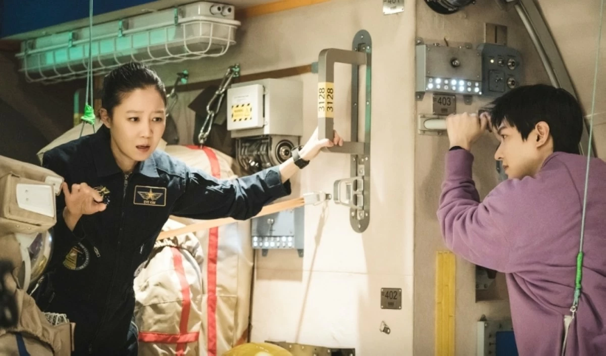 Lee Min-ho and Gong Hyo-jin in 