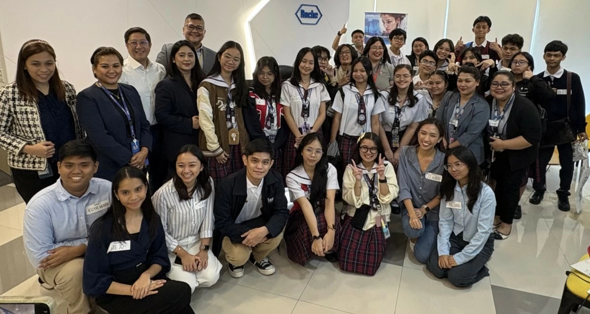 A memorable moment: learners, educators, and Roche experts together at the Swiss Embassy’s Day of the Future.