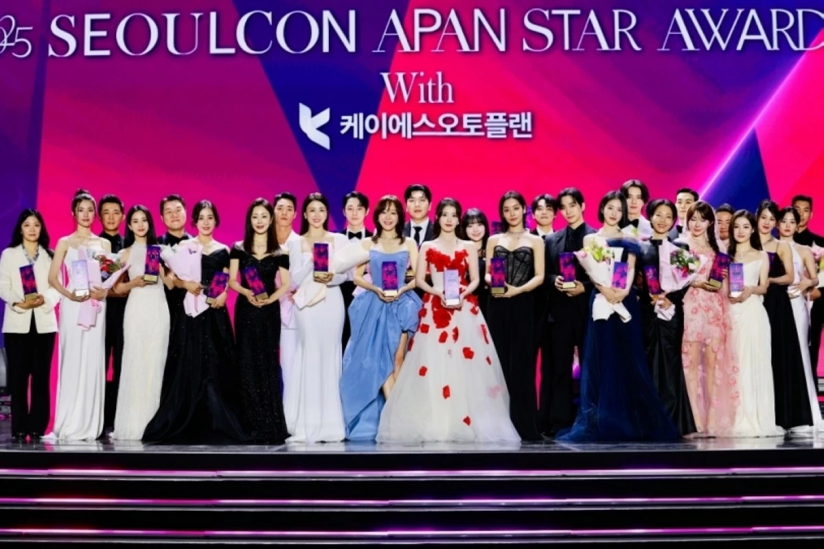 The winners at the 2025 APAN Star Awards (APAN Star Awards Organizing Committee) 