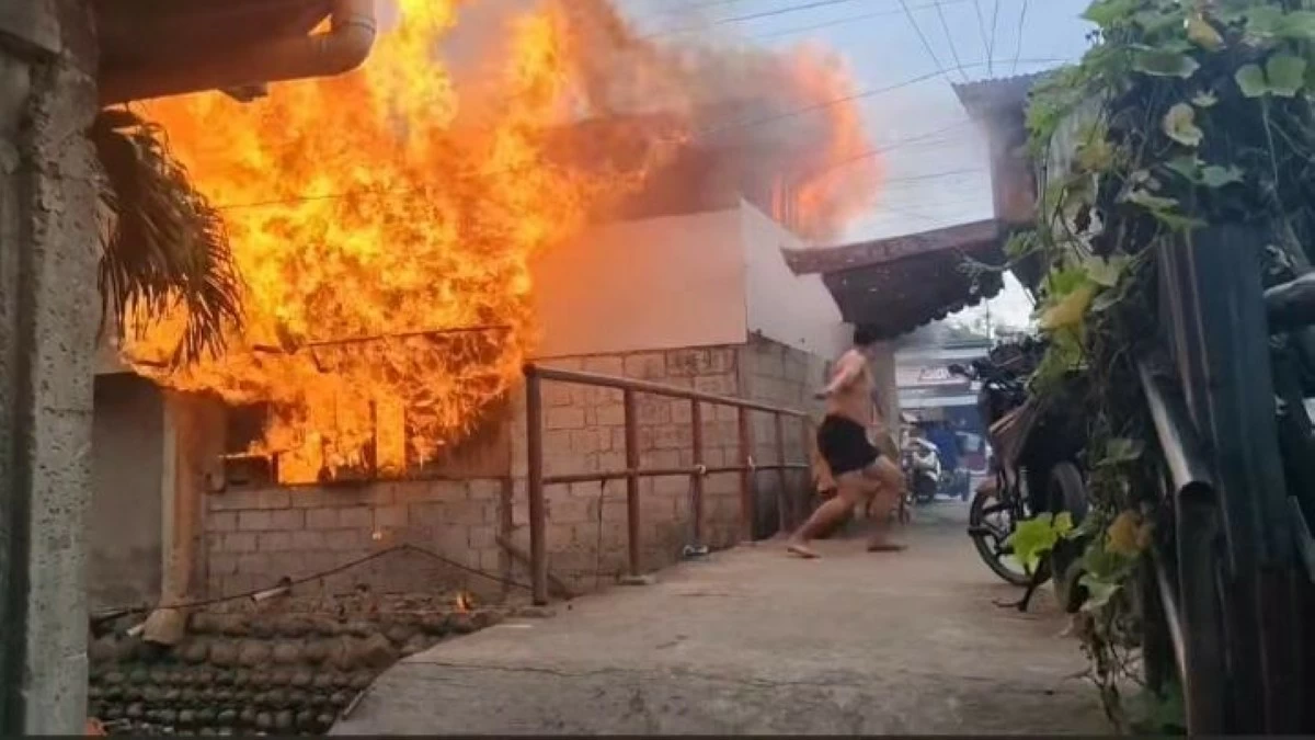 A FIRE hits Barangay Banago, Bacolod City on New Year's Eve. (Screengrab from Babes Gantalao) 