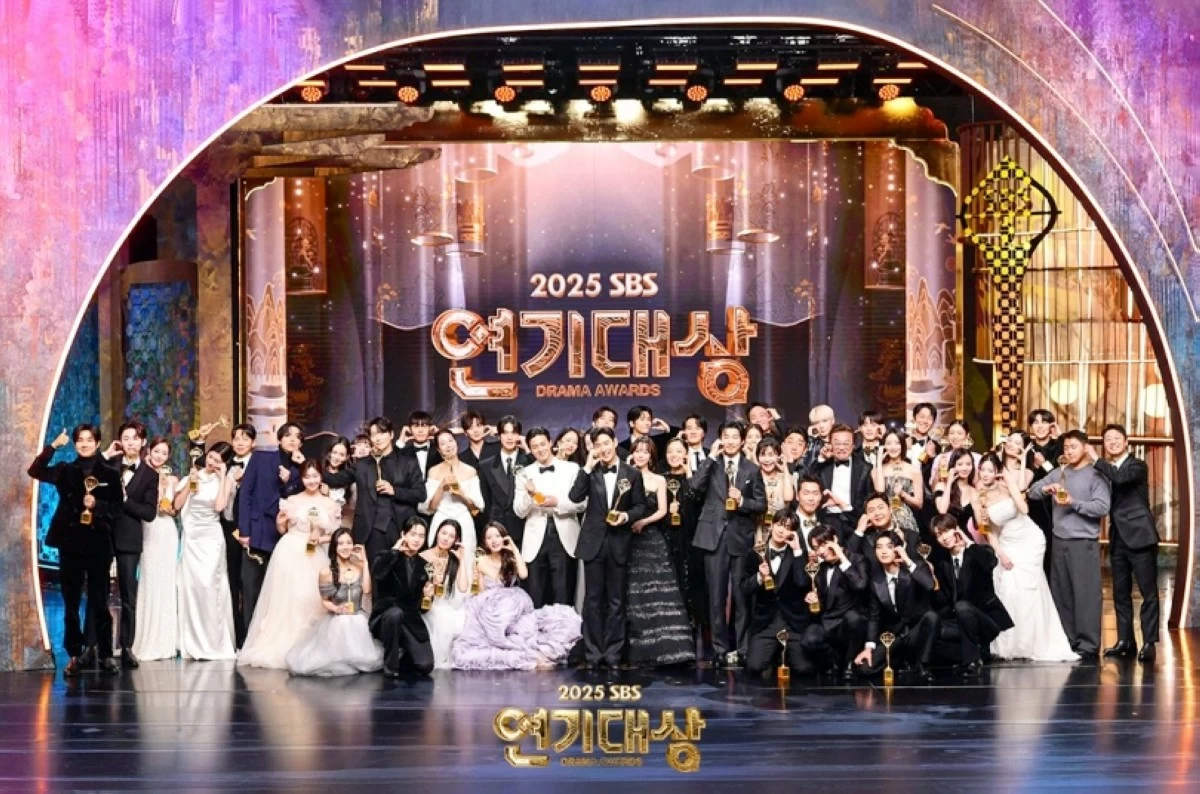 The winners at the 2025 SBS Drama Awards (SBS)