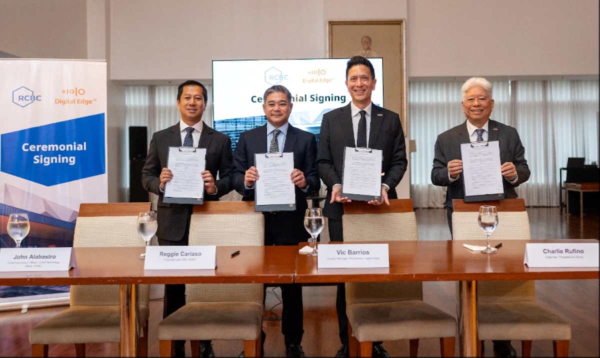 From L-R: RCBC Chief Information Officer John Alabastro, RCBC President and CEO Reggie Cariaso, Digital Edge Philippines
President and CEO Vic Barrios, and Threadborne Group Chairman Charlie Rufino during the Ceremonial Signing event.