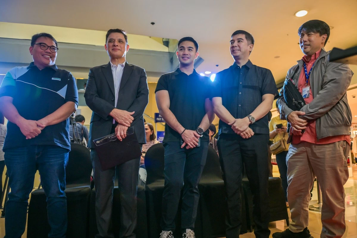 MMDA Chairman Atty. Romando “Don” Artes is joined by (L-R) SM Supermalls Senior Assistant Vice President, Regional Operations Head, Christian V. Mathay; MMDA AGM for Operations, Assistant Secretary David Angelo Vargas; SM Supermalls Department Head, Assistant Vice President, Royston A. Cabunag; and SM Supermalls Group Head - Senior Assistant Vice President, Egbert T. Lim in support of the launch of the MMDA–SM Smart Mobility and Traffic Information Sharing Project, reinforcing SM’s commitment to commuter convenience.