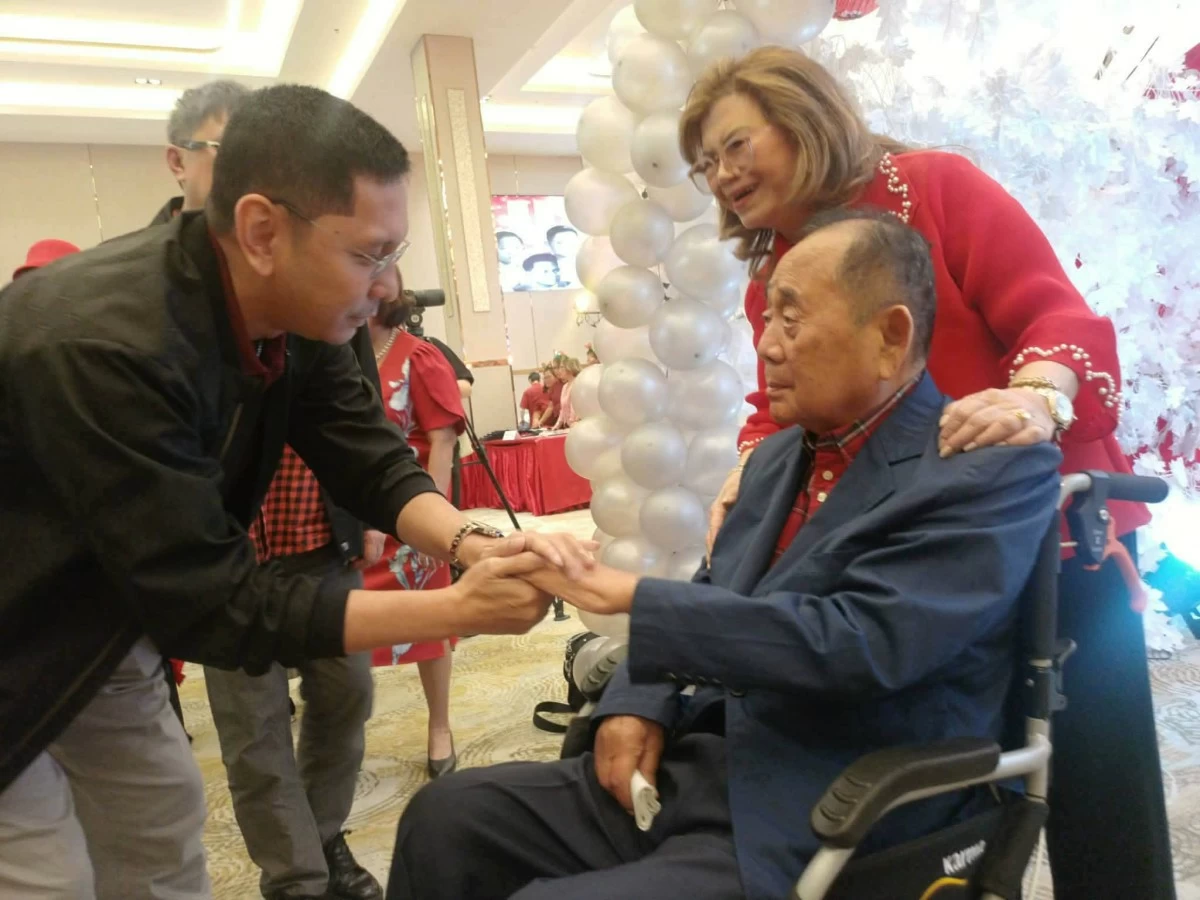 JDV and Manay Gina with Pangasinan Vice Governor Mark Lambino