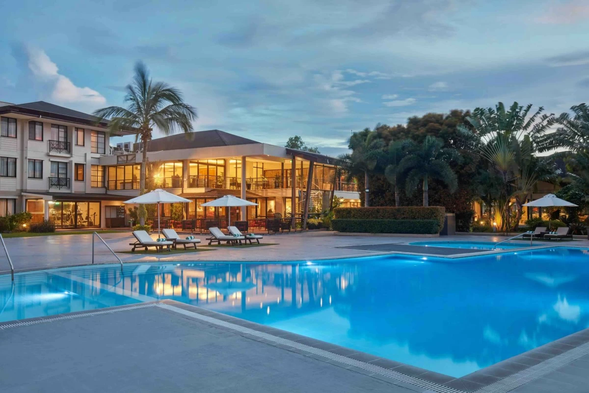 Holiday Inn and Suites Batangas Limapark 