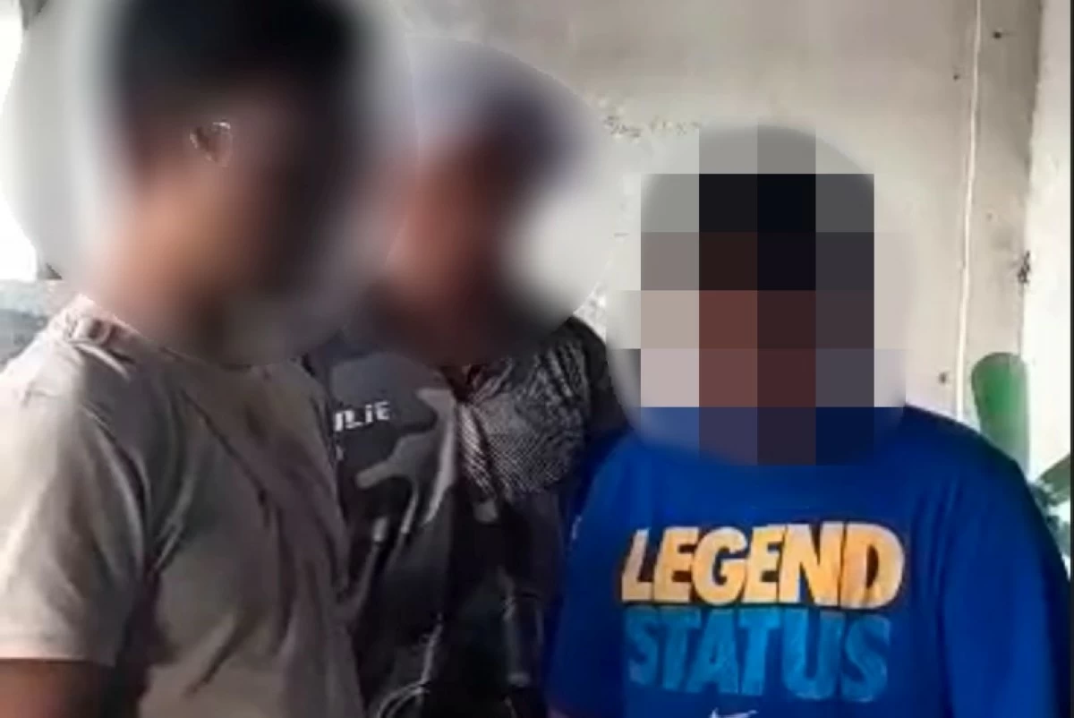 Taguig police officers with the suspect (right) (Photo from Taguig police / SPD)