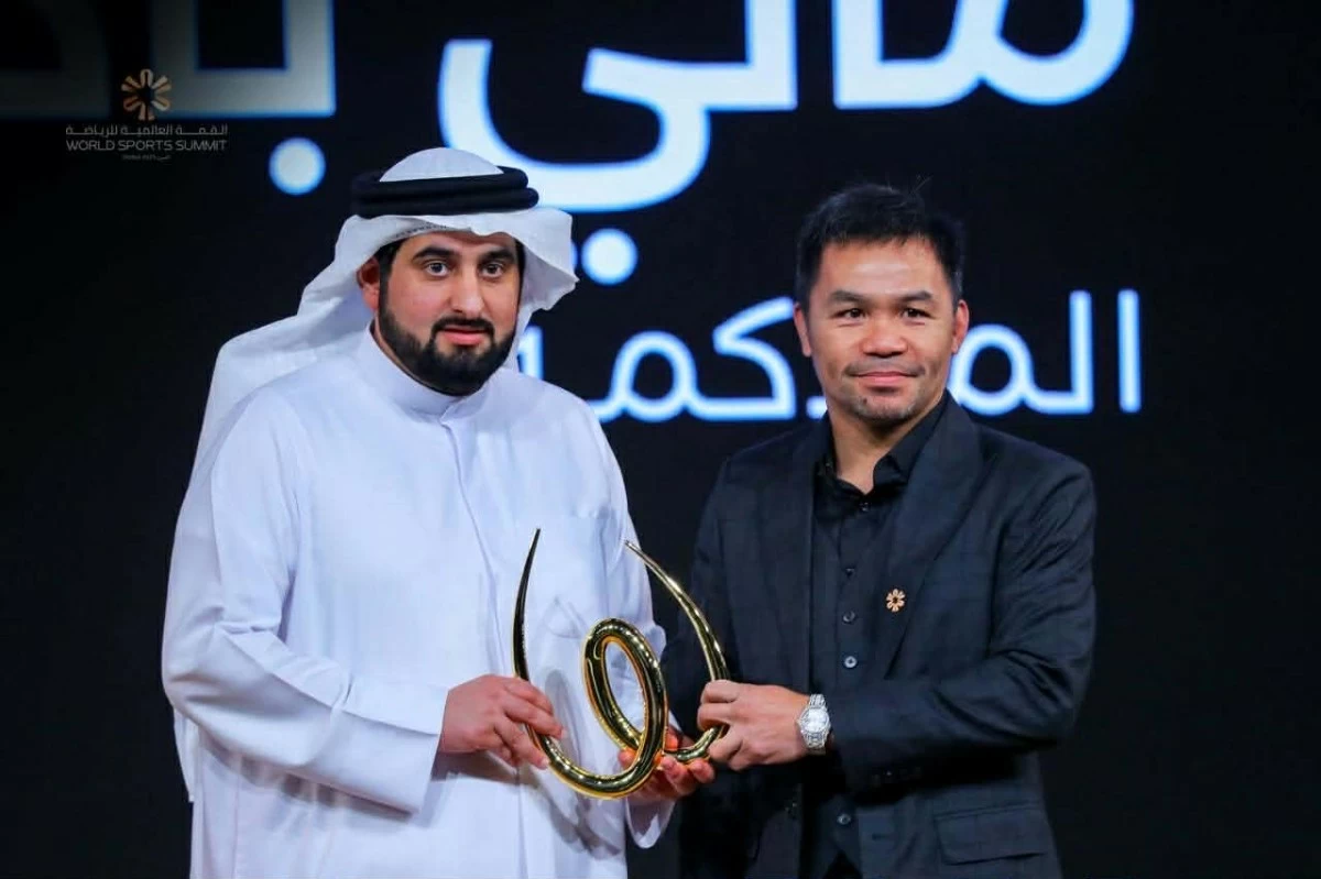His Highness Sheikh Ahmed bin Mohammed bin Rashid Al Maktoum, Second Deputy Ruler of Dubai, President of the UAE National Olympic Committee, and President of the Gulf Youth Games and Chairman of the Mohammed bin Rashid Al Maktoum Knowledge Foundation awards Filipino legend Manny Pacquiao.
