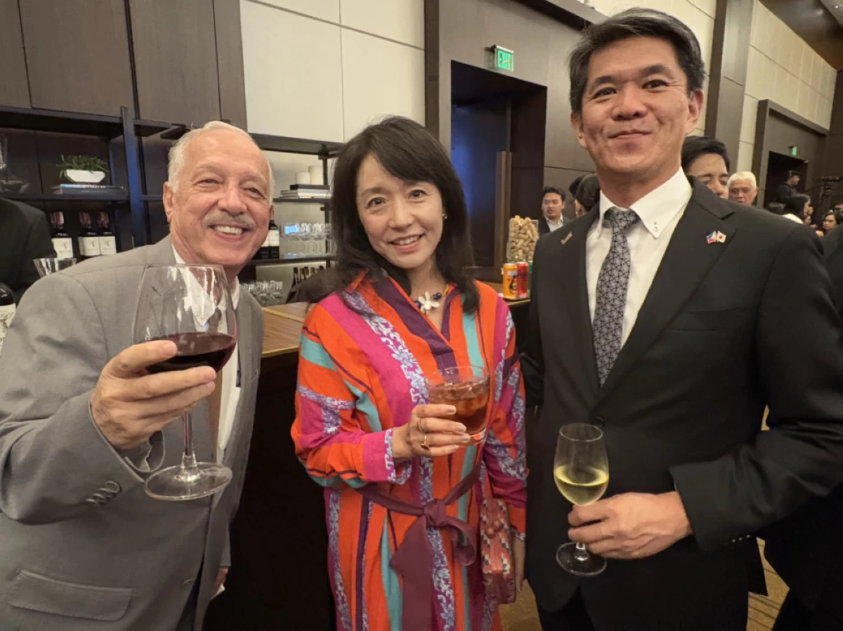 Ambassador Gilberto Fonseca Guimarães de Moura of Brazil with Mme. Akiko Endo and spouse Ambassador Endo Kazuya of Japan