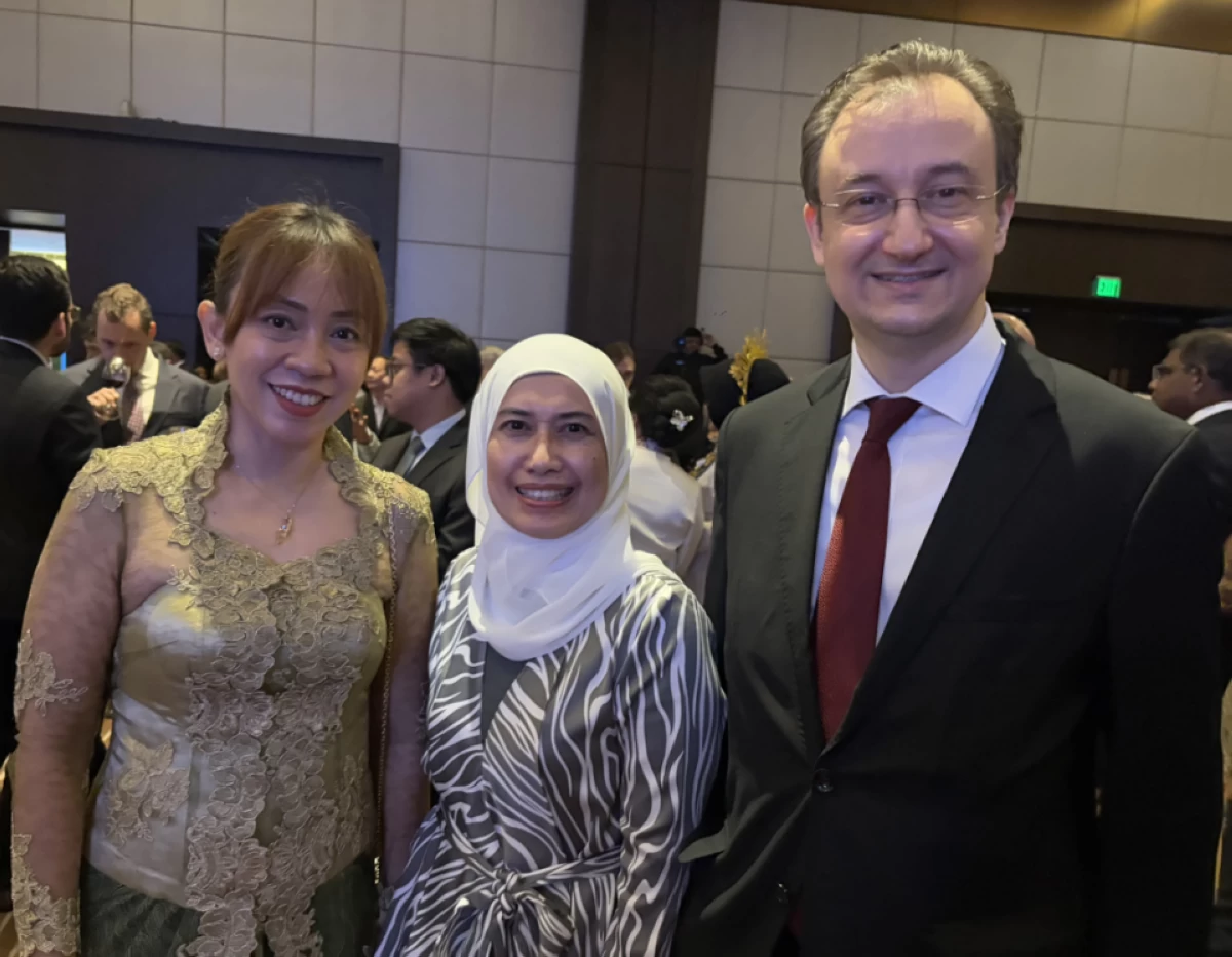 Mme. Indri Puspitasari Akyol with Ambassador Megawati Manan of Brunei, and Ambassador Niyazi Evren Akyol of Turkiye

