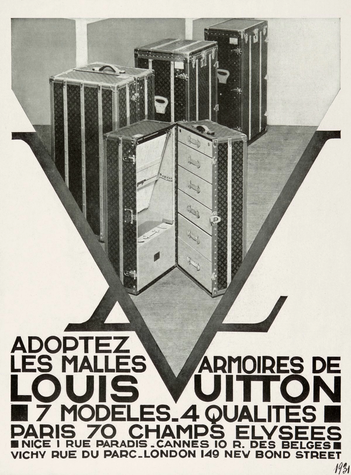 Louis Vuitton wardrobe trunks advertisement published in LIllustration on June 13 1931