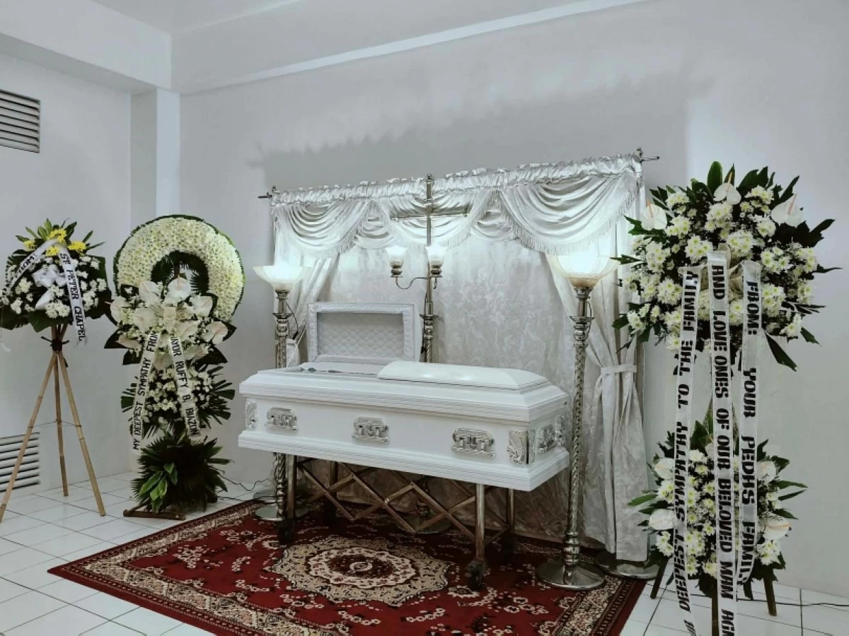 The wake for Muntinlupa teacher Agnes Buenaflor at the Sacred Heart Memorial Chapel in Dasmariñas, Cavite (Photo from ACT NCR Union's Facebook page)