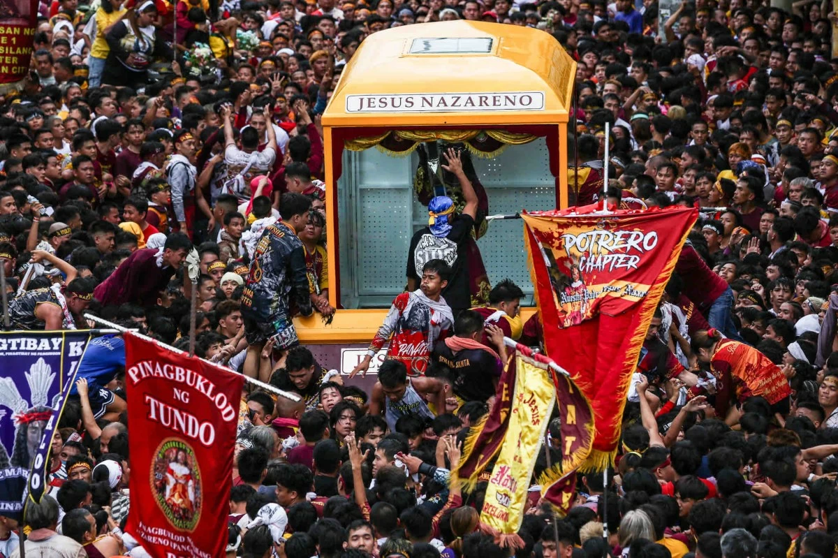 The image of Jesus Nazareno is surrounded by a sea of Catholic devotees as they take part in the traditional Traslacion along Carlos Palanca Street in Manila on Friday, January 9, 2026, as thousands of faithful joined the annual procession in celebration of the Feast of Jesus Nazareno, one of the country’s largest religious gatherings.
(Photos by John Louie Abrina)