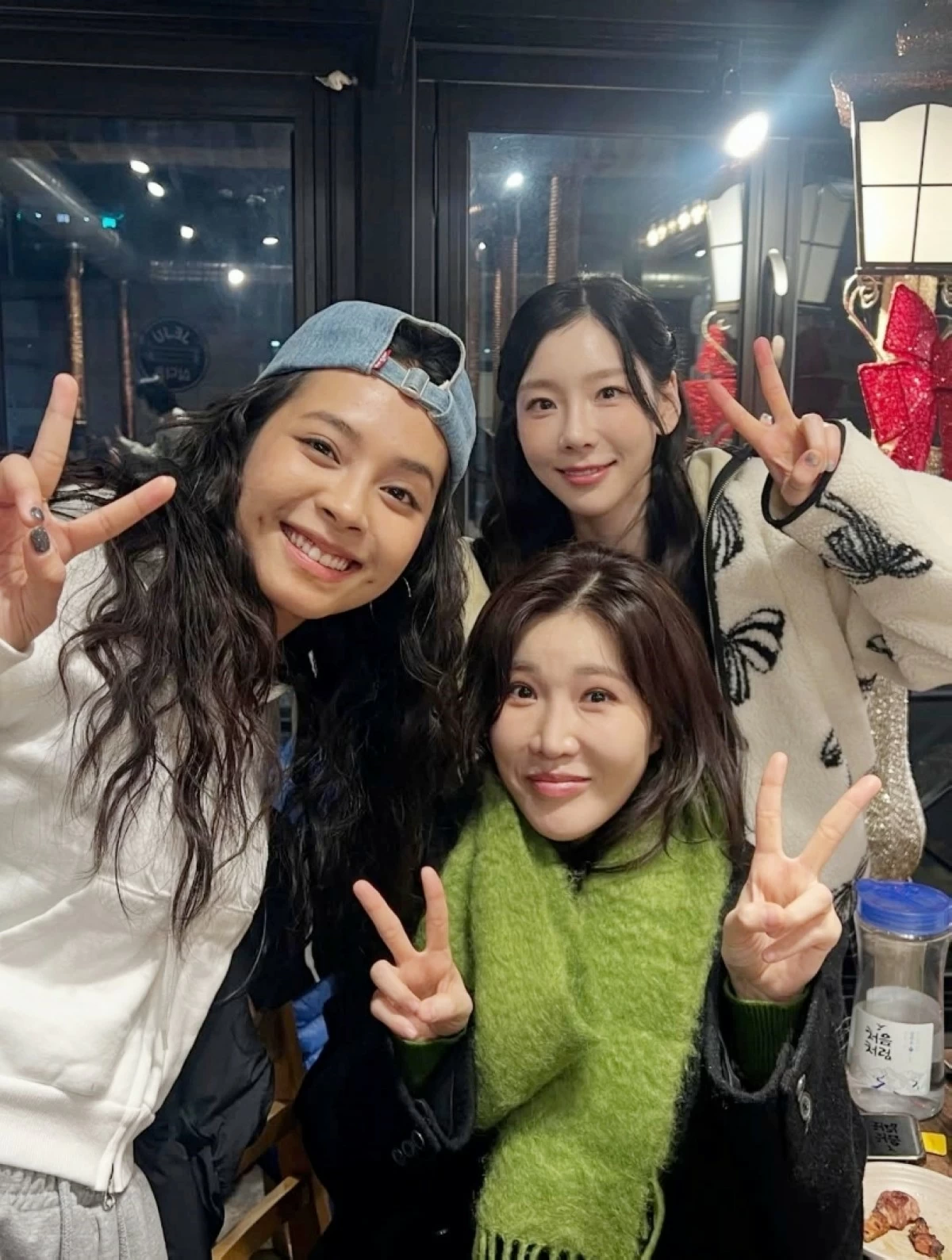 Filipino singer Gwyn Dorado with judges Taeyeon of Girls' Generation and Davichi's Lee Hae-ri (Dorado's Instagram)
