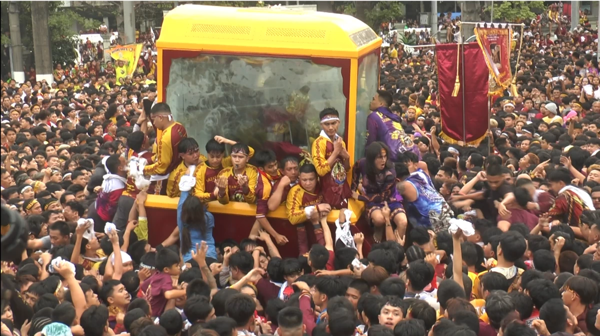 The image of Jesus Nazareno is surrounded by a sea of Catholic devotees as they take part in the traditional Traslacion along Carlos Palanca Street in Manila on Friday, January 9, 2026, as thousands of faithful joined the annual procession in celebration of the Feast of Jesus Nazareno, one of the country’s largest religious gatherings. (John Louie Abrina)